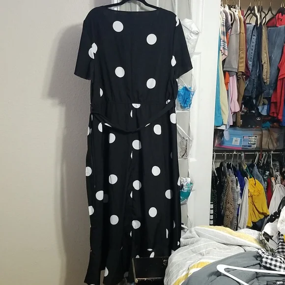 BLACK &WHITE DRESS - Picture 5 of 6